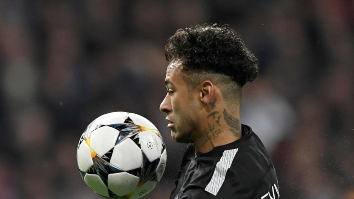 Neymar, en el Bernabéu.-GABRIEL BOUYS (AFP)