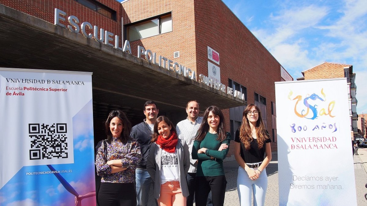 Equipo participante en el proyecto para desarrollar los primeros aerogeneradores sin palas. R. GRÁFICO: EL MUNDO