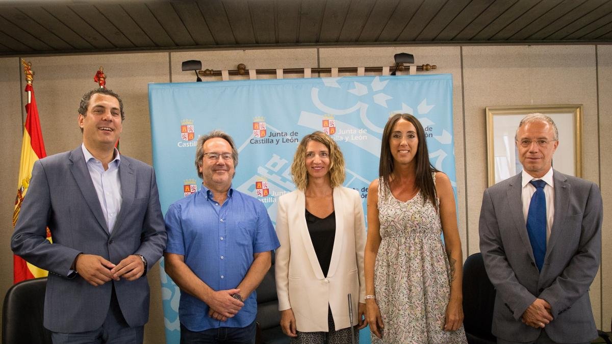 La consejera de Familia e Igualdad de Oportunidades, Alicia García, presenta las actuaciones en relación con la atención a las-J.L.LEAL / ICAL