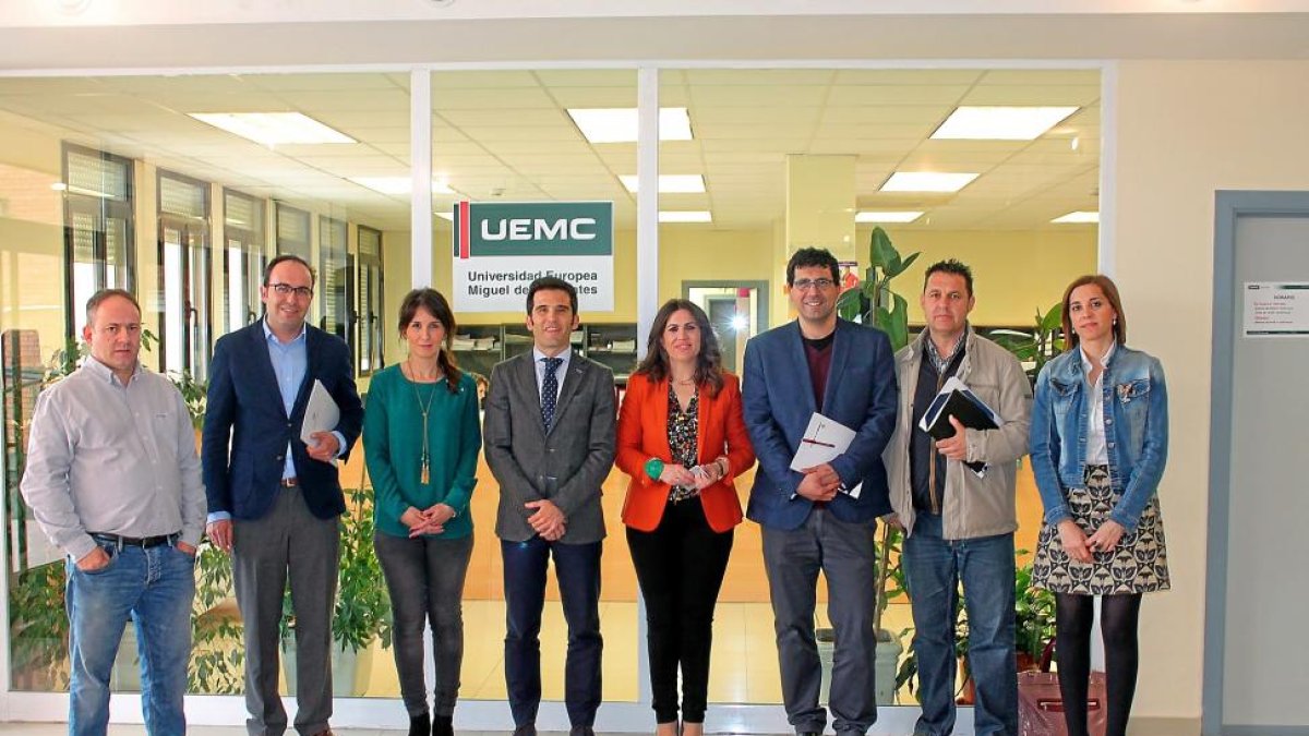 Íñigo Torres, Víctor Alonso, Cristina Gómez, Alfonso Lahuerta, Imelda Rodríguez, Alberto Bustos, Guillermo Velasco e Inmaculada Toledano, ayer en la UEMC.-E. M.
