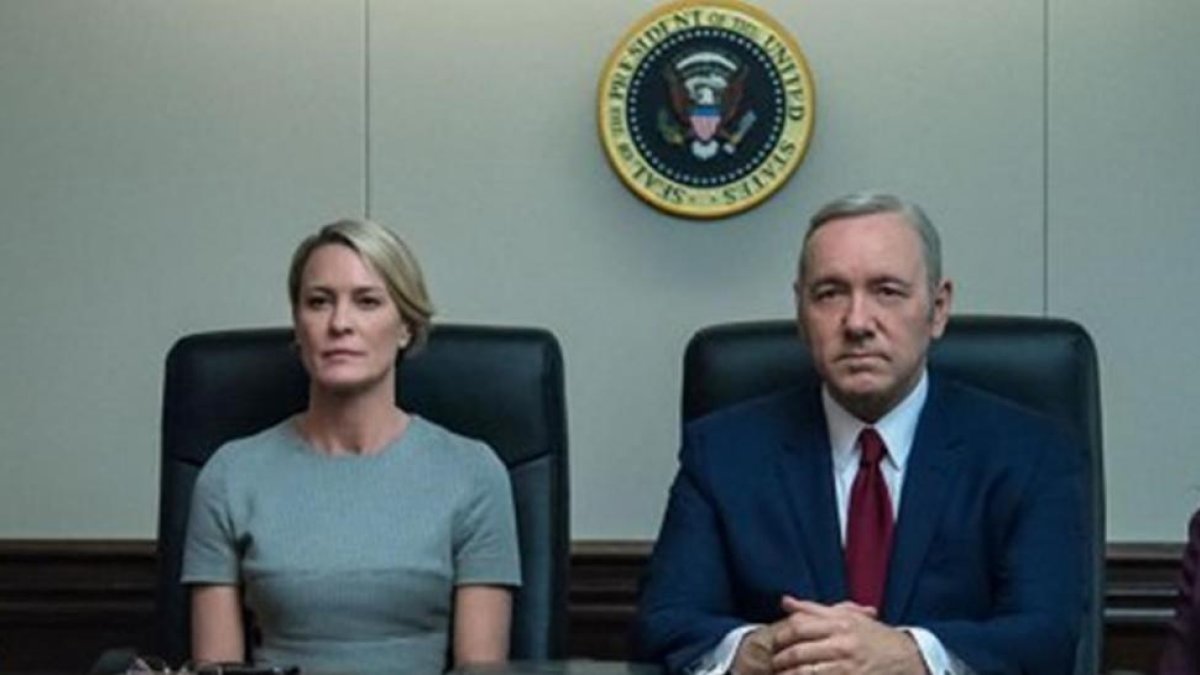 Robin Wright y Kevin Spacey, protagonistas de House of cards, serie de la plataforma Netflix.-EL PERIÓDICO