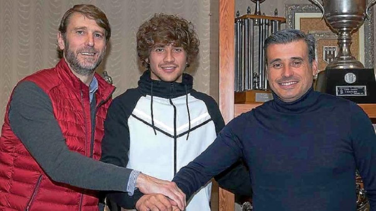 Mario, junto a Carlos Suárez y Miguel Ángel Gómez.-REAL VALLADOLID