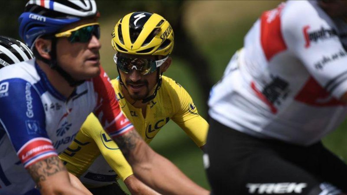 Julian Alaphilippe, durante la 12ª etapa del Tour.-AFP / JEFF PACHOUD