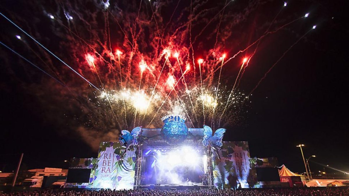 El recinto ferial, que tiró de fuegos artificiales el sábado de madrugada, se queda pequeño para albergar un festival que ha crecido.-SONORAMA - RODRIGO MENA