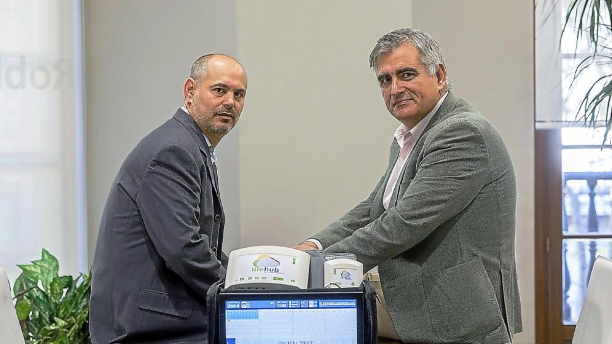 Mariano Garuz y David Astruga, director técnico y director de desarrollo de software de la empresa vallisoletana Biodata Devices.-PABLO REQUEJO