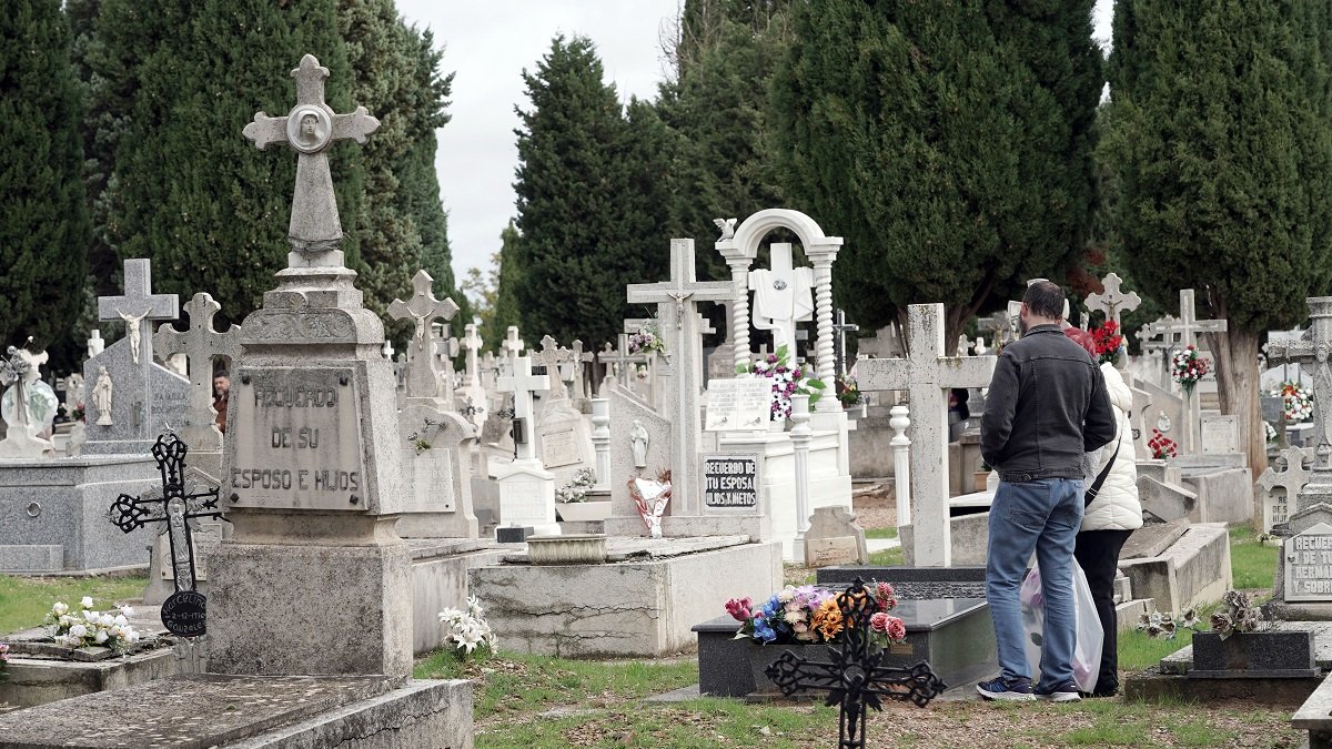 Imagen del cementerio de El Carmen el Día de Todos los Santos.- ICAL