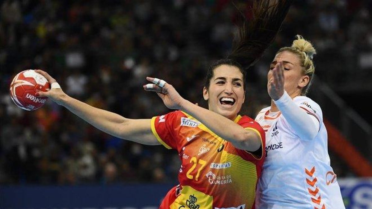 Lara González Ortega, durante la final contra Holanda en Kumamoto (Japón).-CHARLY TRIBALLEAU / AFP