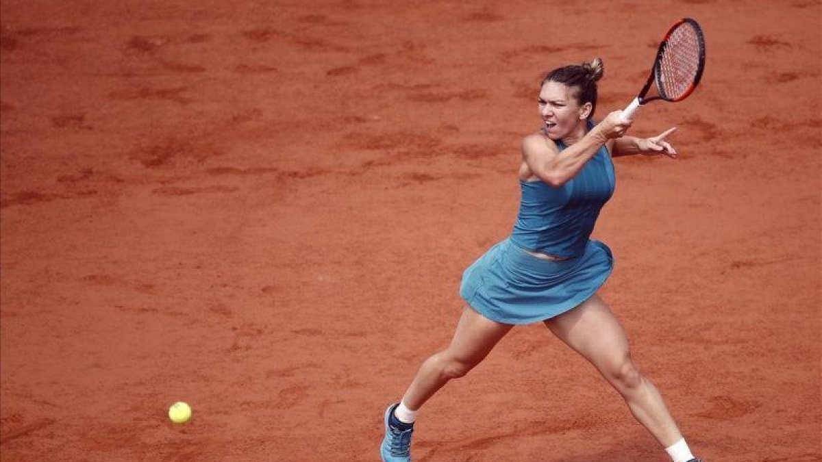 Simona Halep, en acción duran.te la final-CHRISTOPHE PETIT TESSON (EFE)