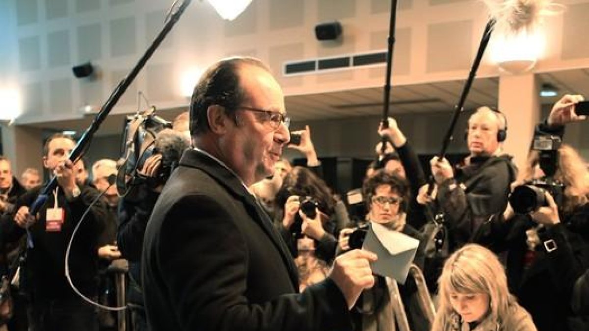 Francois Hollande, presidente de Francia, ha votado en un colegio electoral en Tulle.-AFP / JEAN-PIERRE MULLER
