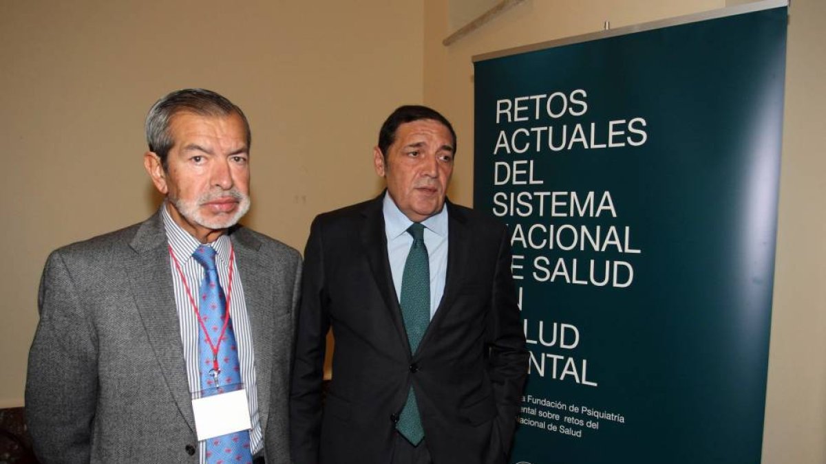 El consejero de Sanidad, Antonio Sáez, y el presidente de la FEPSM, Jerónimo Saiz Ruiz, presiden la reunión de expertos sobre retos asistenciales para la Psiquiatría y la Salud Mental-Ical