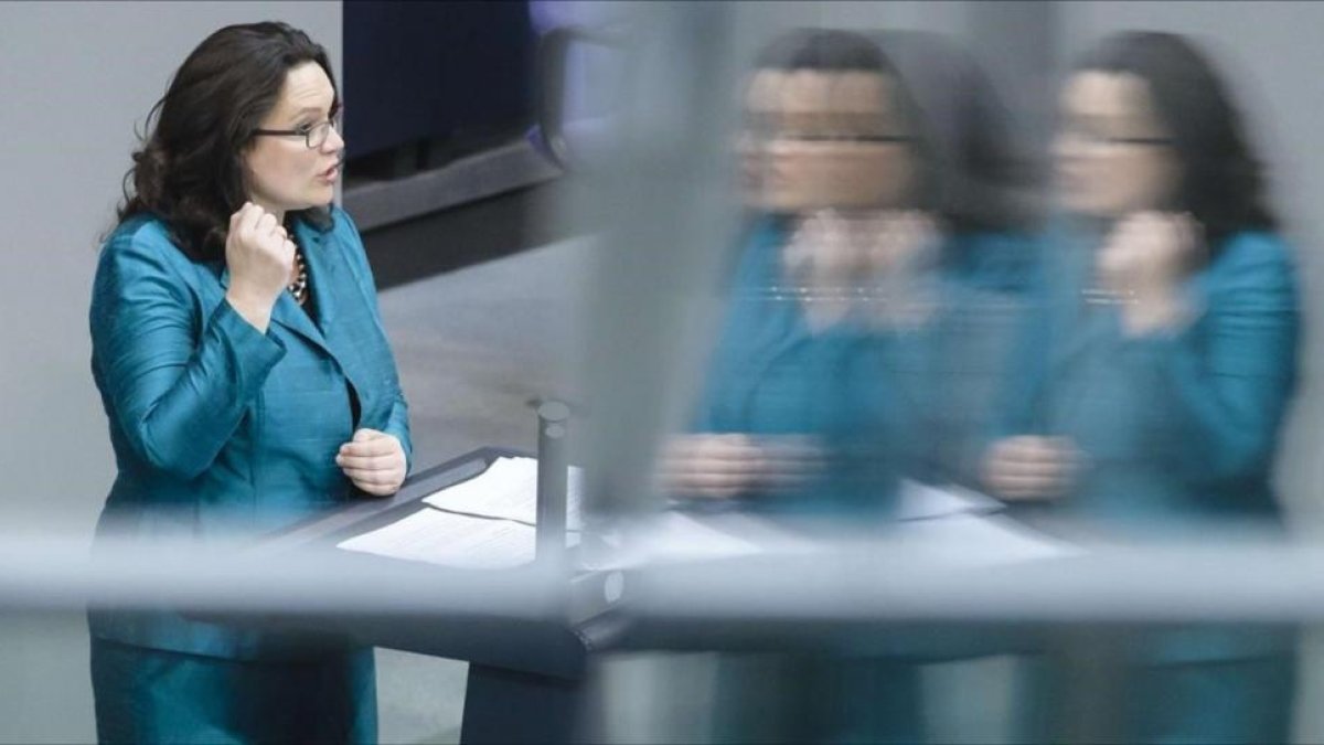 Andrea Nahles, ministra alemana de Trabajo, interviene en un pleno del Bundestag, en julio del 2014, en Berlín.-AFP / CLEMENS BILAN