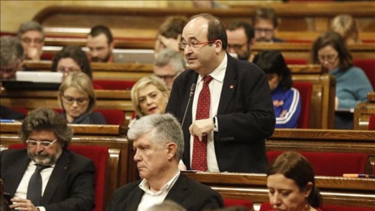 Miquel Iceta en el Parlament.-JULIO CARBO