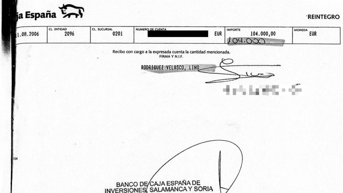 Justificante de Caja España-Duero con la firma de Lino Rodríguez-El Mundo