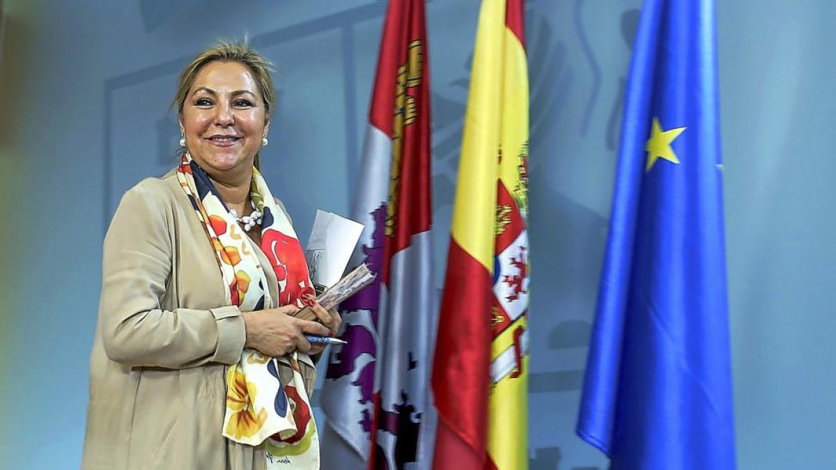 La vicepresidenta y portavoz de la Junta de Castilla y León durante la rueda de prensa para explicar los acuerdos.-ICAL