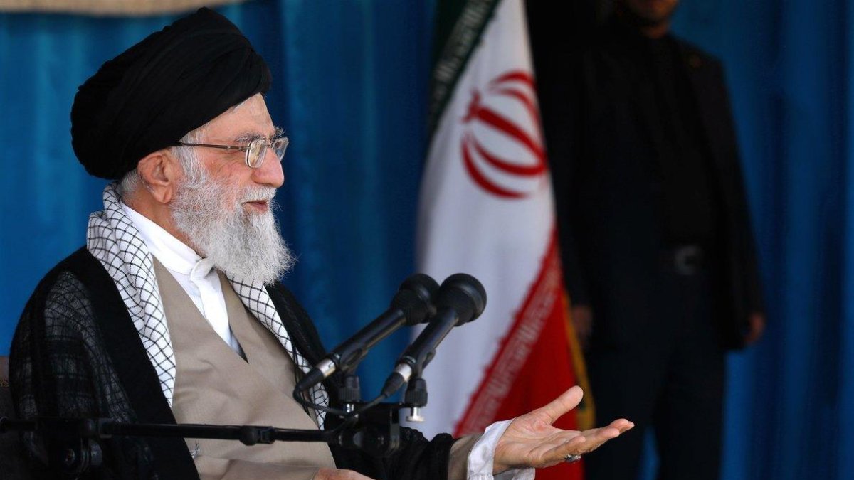 El lider supremo de Iran Ali Jamenei pronuncia un discurso ante decenas de miles de voluntarios islamicos Basij en el estadio Azadi de Teher-OFICINA DEL LÍDER SUPREMO DE IRÁN