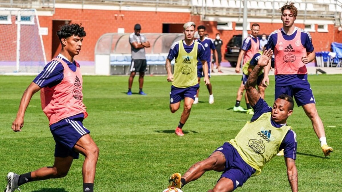 Entrenamiento del Promesas la pasada pretemporada en Zaratán. / RV