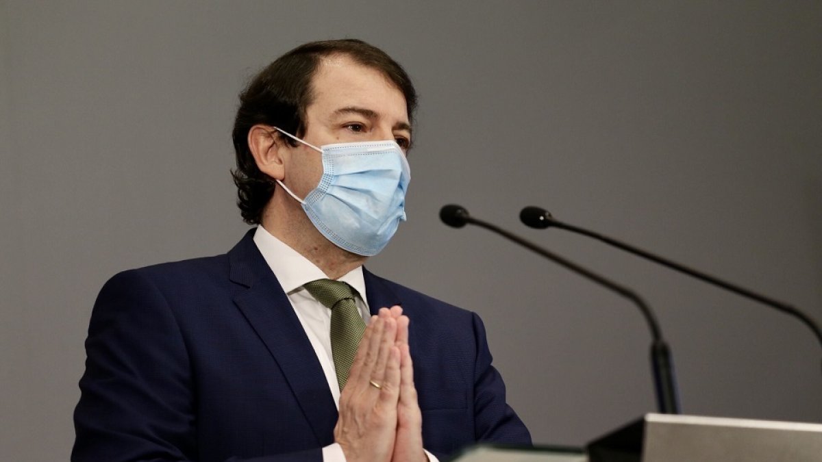 Mañueco, durante la rueda de prensa para informar de las alegaciones ante el Tribunal Supremo por el toque de queda.- ICAL