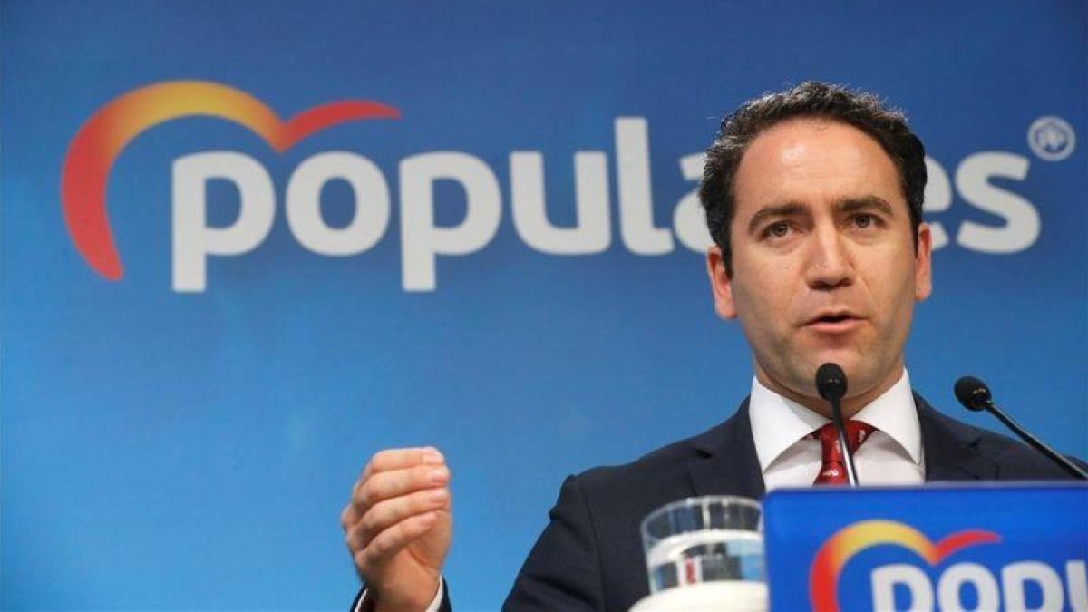 El secretario general del PP, Teodoro García Egea, durante la rueda de prensa ofrecida este lunes en la sede del partido.-ZIPI/EFE