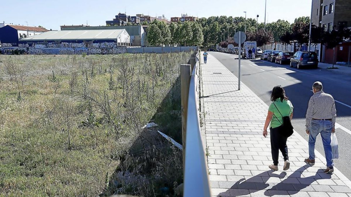 Parcela en la que se construirá el centro de salud de La Magdalena.-J.M.LOSTAU