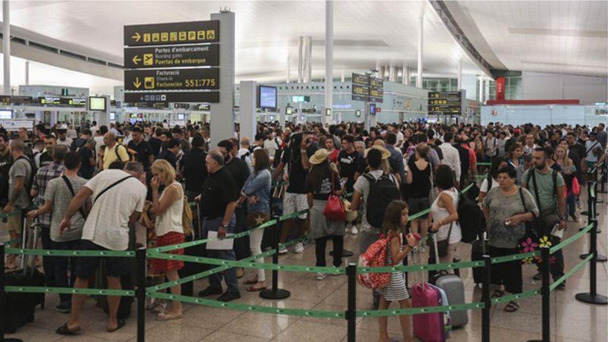 Comité de empresa: Lo único que importa son las colas.-DANNY CAMINAL / EL PERIODICO