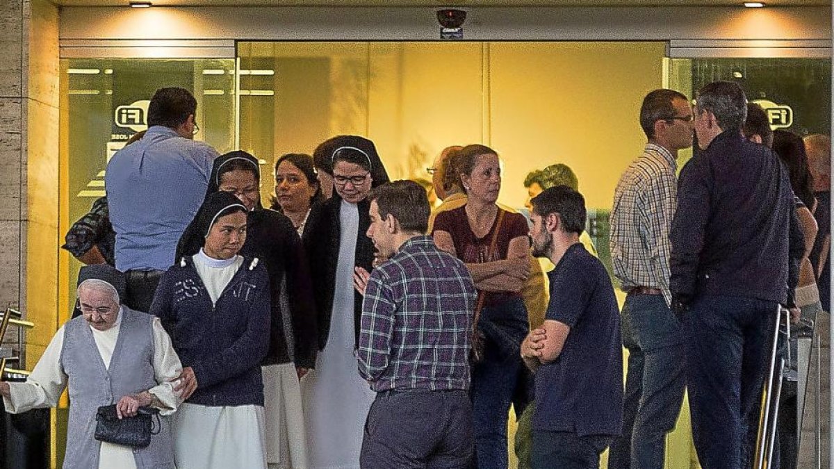 Decenas de amigos y religiosos dieron su último adiós a Fernando.-M. Á. SANTOS