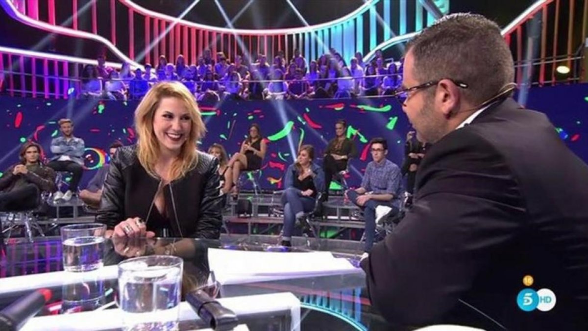 Montse, cuarta expulsada de 'Gran Hermano 17', en el plató con el presentador del 'reality', Jorge Javier Vázquez.-