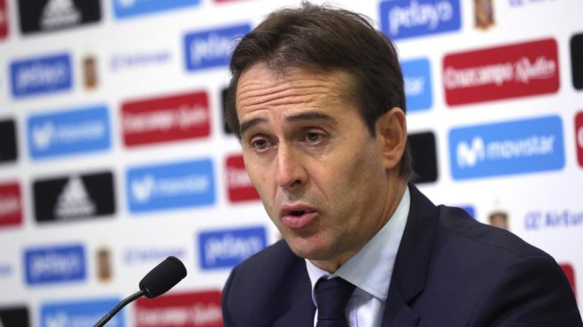 Lopetegui, durante la rueda de prensa en Las Rozas.-EFE / ZIPI