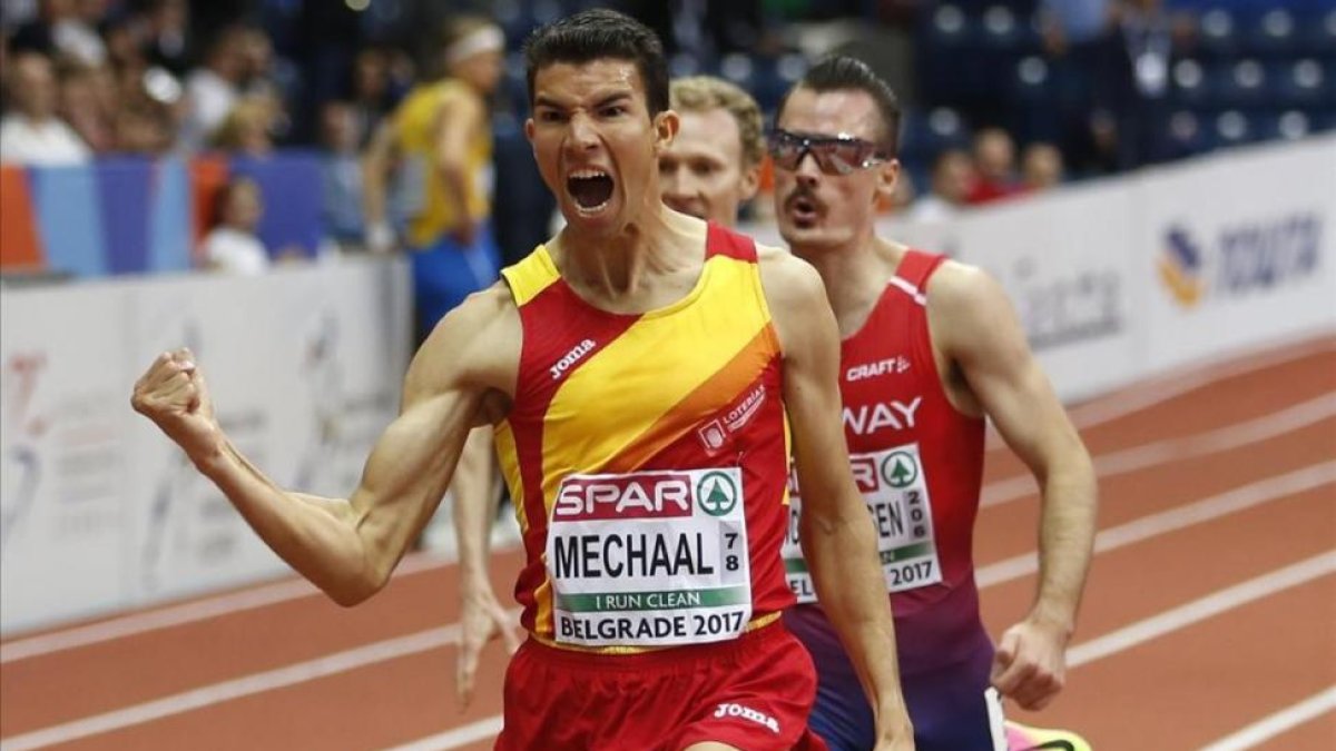 Adel Mechaal celebra el éxito en los 3.000 metros de Belgrado-AP / MARKO DROBNJAKOVIC