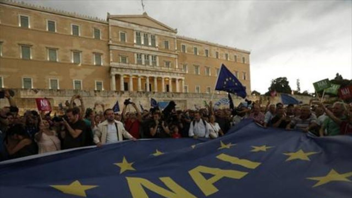 Manifestación a favor del 'sí', este martes en Atenas.-