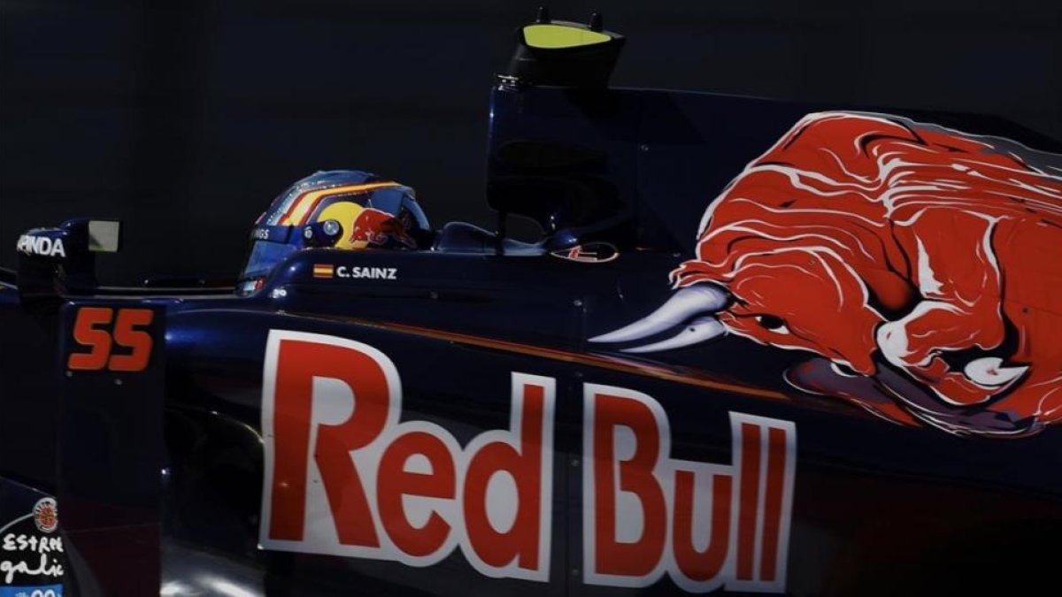 Carlos Sainz, durante la primera sesion de entrenamientos libres del GP de España de Fórmula Uno.-EFE / ALEJANDRO GARCIA