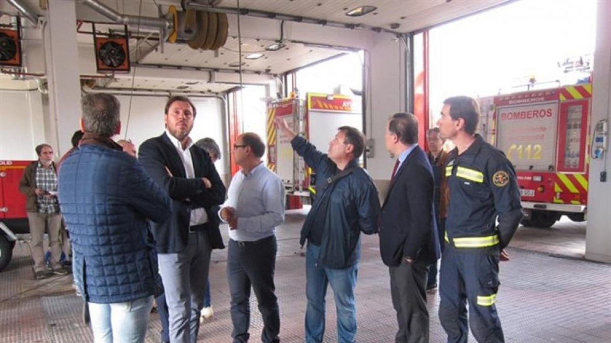 El alcalde de Valladolid, Óscar Puente, durante la visita al recién reformado parque de Bomberos de Canterac-EUROPA PRESS