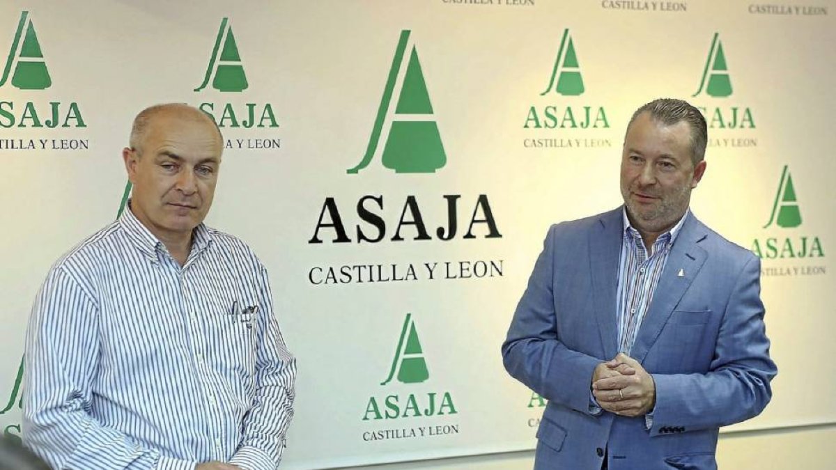 José Antonio Turrado y Donancio Dujo en la sede de Aasaja en Valladolid antes de la rueda de prensa.-Ical