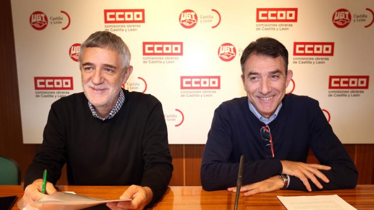 Los secretarios regionales de CCOO y UGT, Ángel Hernández (D) y Agustín Prieto (I), presentan la Jornada de Renta Garantizada de Ciudadanía.-ICAL