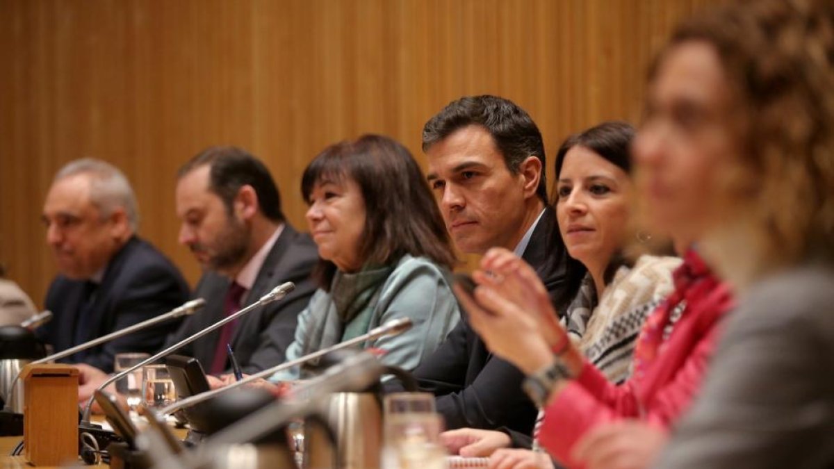 Pedro Sánchez en la reunión del grupo parlamentario del PSOE  en el Congreso de los Diputados.-PERIODICO