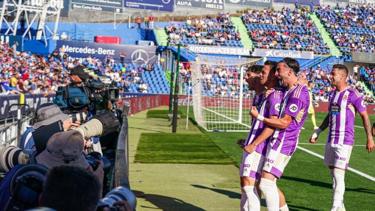 Aguado, Plano, Kike y León celebran el gol del segundo en Getafe. / RV. I. SOLA