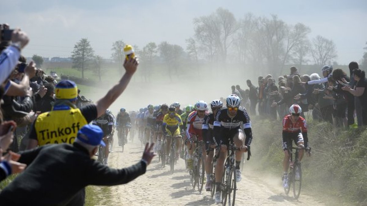 Los ciclistas, durante la última edición que ganó Peter Sagan.-AFP