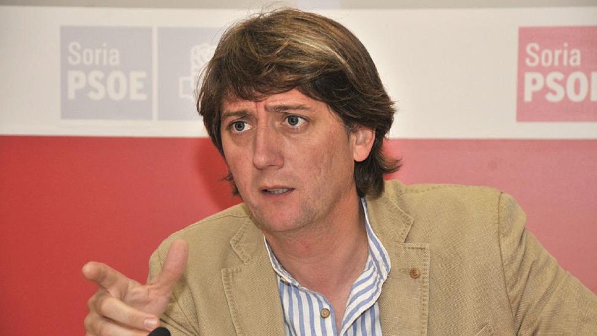 Carlos Martínez Mínguez, ayer, en un momento de su comparecencia.-VALENTÍN GUISANDE