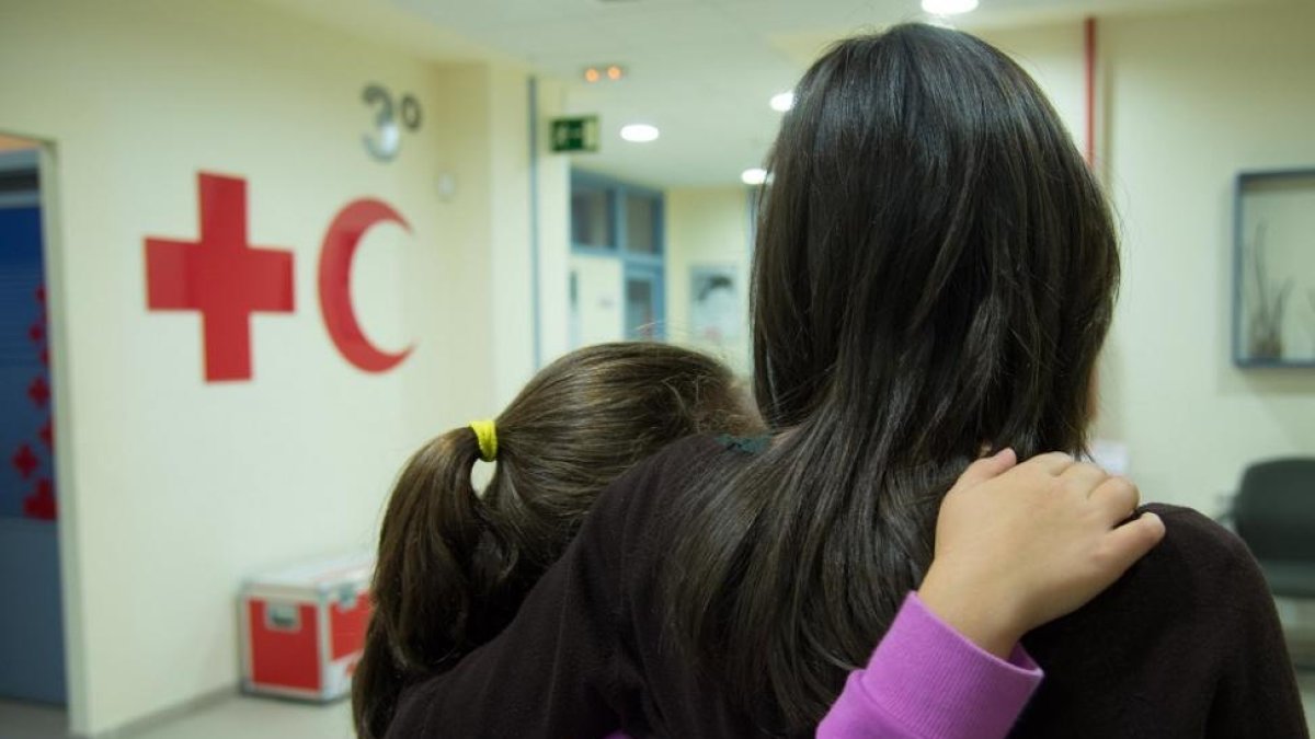 Familia de acogida en el programa de Cruz Roja, foto de archivo-ICAL