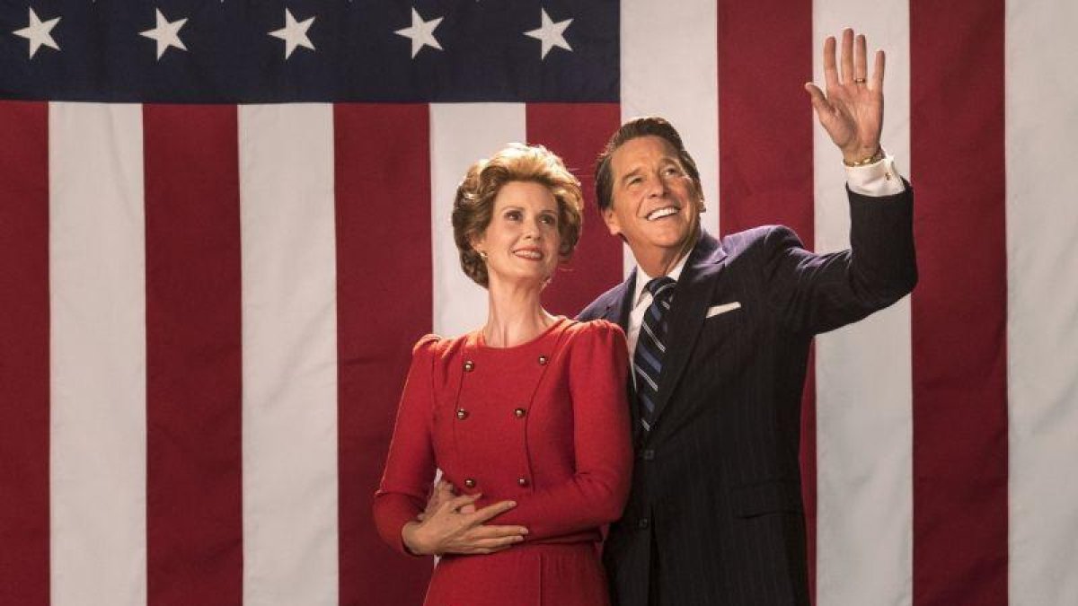 Cynthia Nixon, en el papel de Nancy Reagan, y Tim Matheson, en 'Matar a Reagan'.-HOPPER STONE / National Geographic Channels/ Hopper Stone, SMPSP