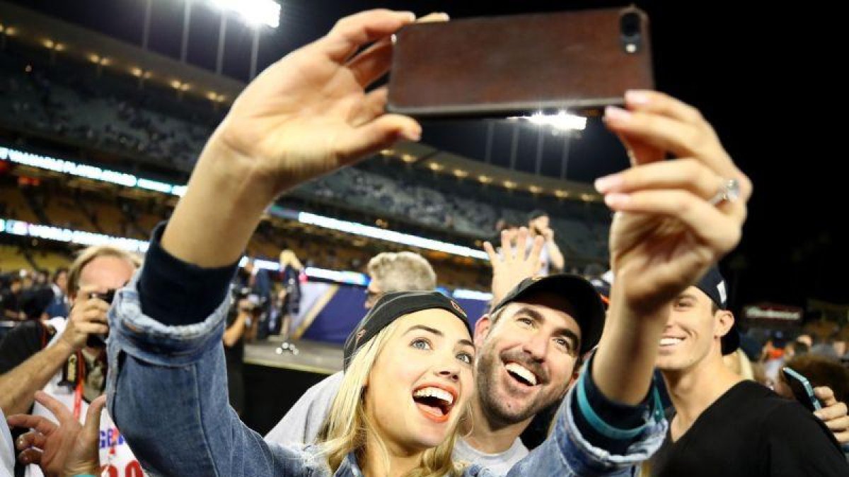 Kate Upton y Justin Verlander celebran el triunfo de los Houston Astros en las Series Mundiales de béisbol.-AFP / EZRA SHAW