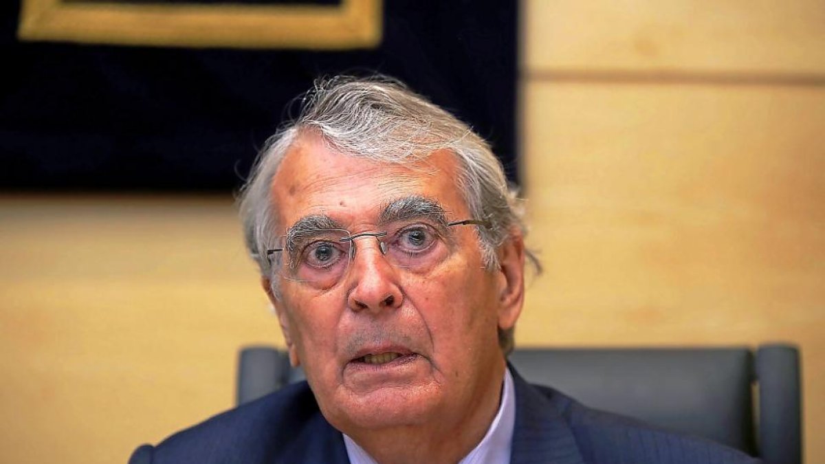 Lucas Hernández, ayer, en la comisión de investigación de las Cortes sobre las cajas.-ICAL
