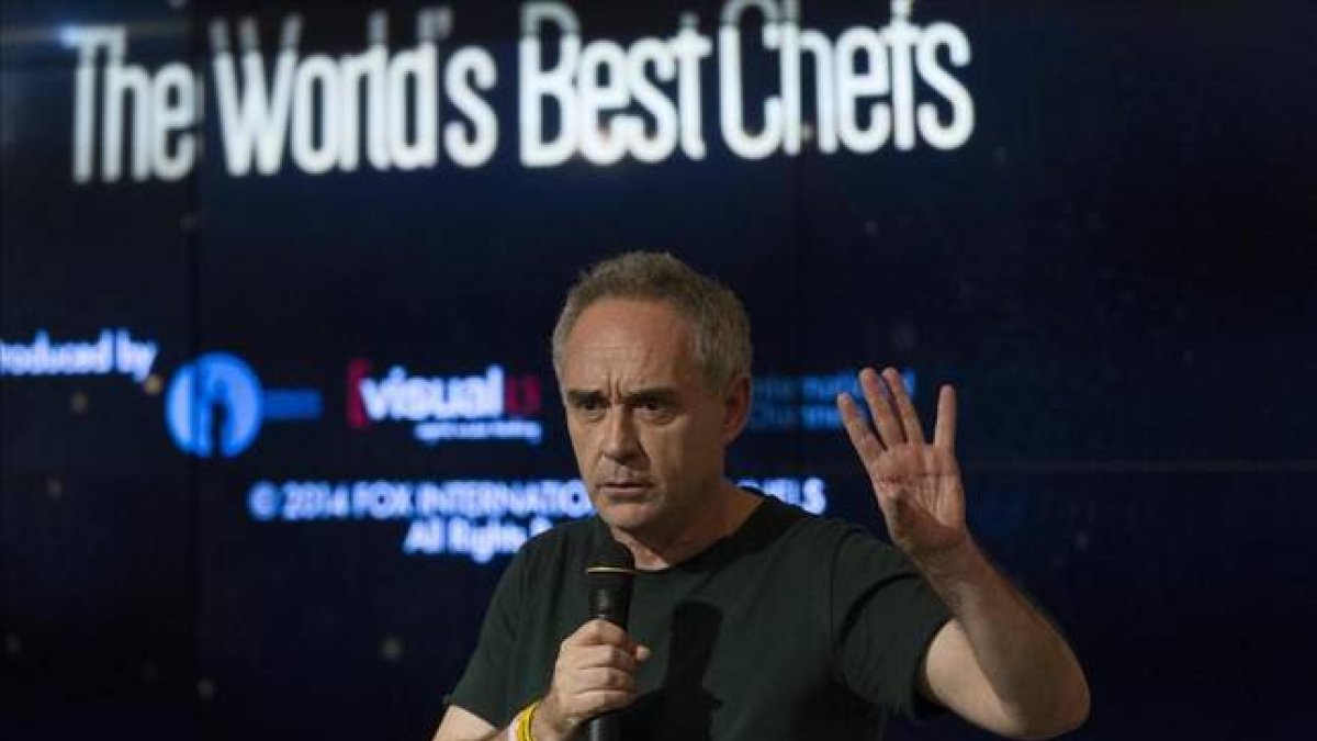 Ferran Adrià, en la presentación de la serie documental 'Los mejores chefs del mundo'.-Foto. CARLOS MONTAÑÉS
