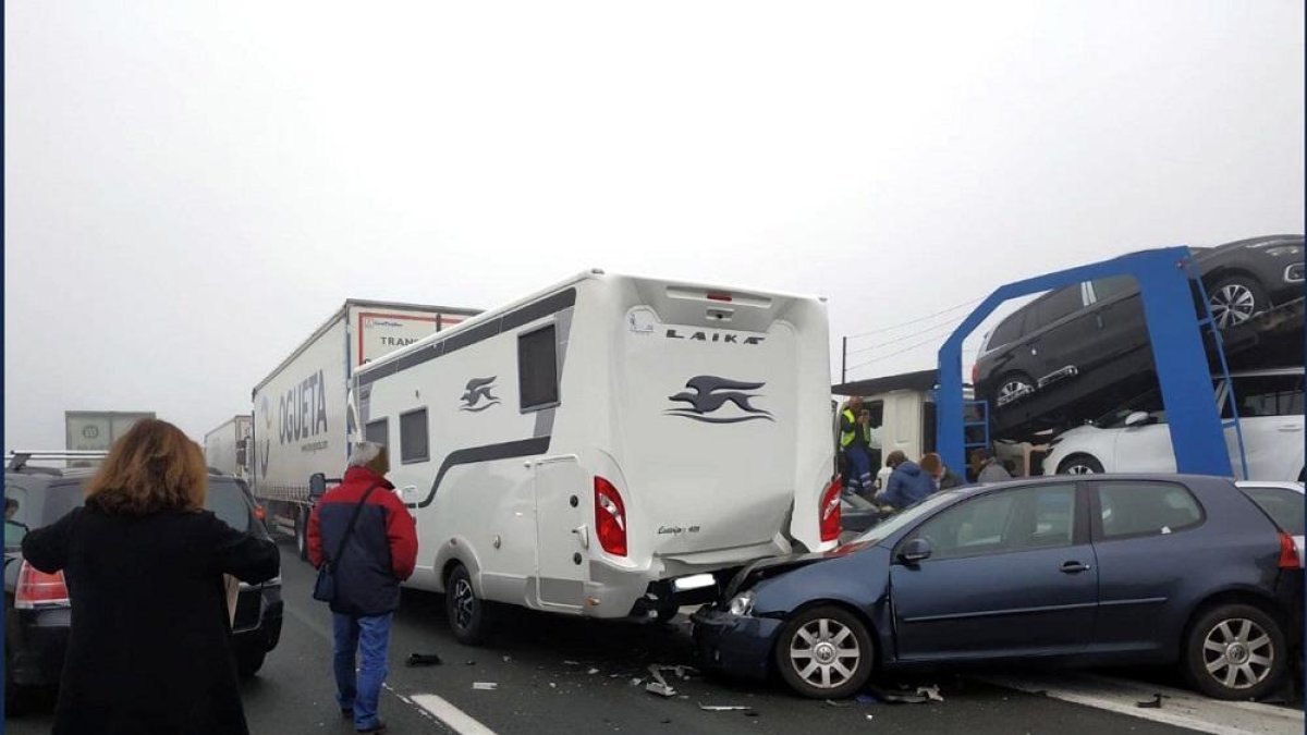 Accidente por alcance de varios vehículos en la AP-1 a la altura de la localidad burgalesa de Briviesca-ICAL