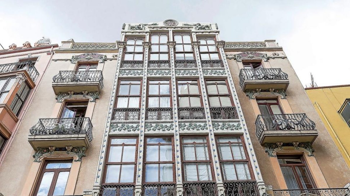 Los edificios de más de 40 años de localidades con más de 20.000 habitantes deben pasar una inspección técnica.-ICAL