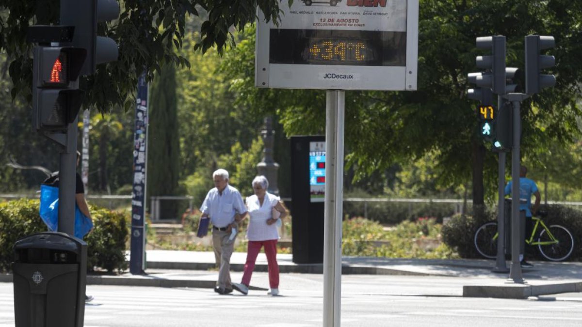 Un termómetro en Valladolid. Imagen de archivo.- PHOTOGENIC