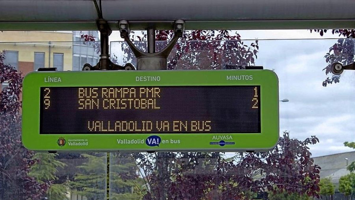 Uno de los nuevos paneles instalado.-E. M.