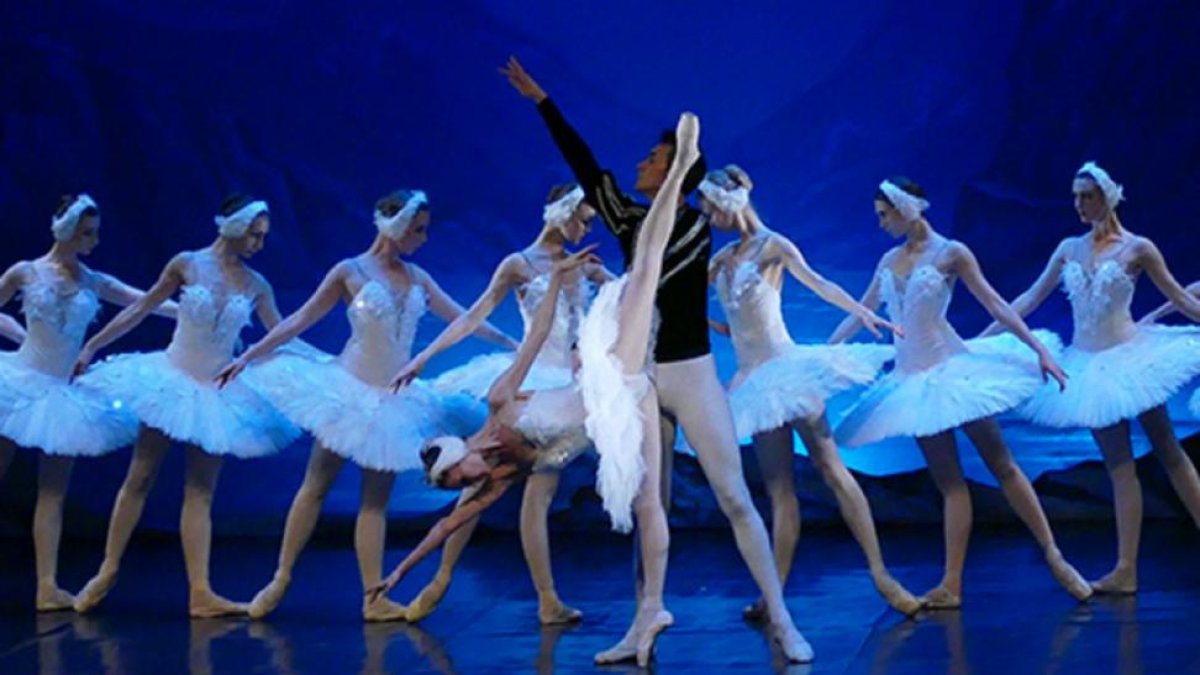 Los bailarines del Russian Classicl Ballet durante una actuación..-E. M.