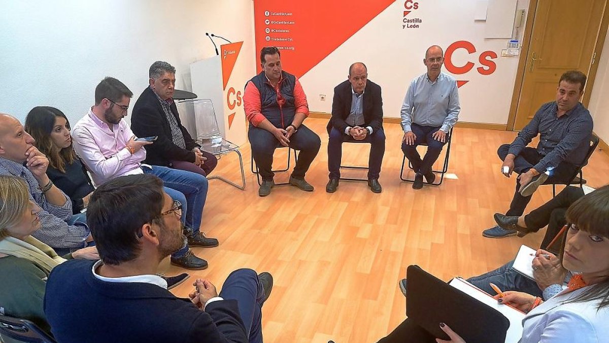 Reunión entre los candidatos de Ciudadanos en la provincia de Valladolid.-E.M.