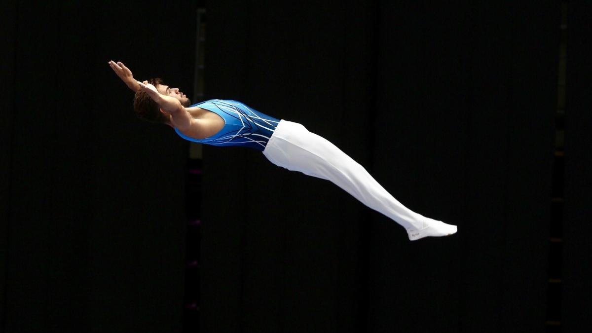El burgalés Alejandro Martínez, pujando por la medalla de oro en Trampolín Nivel 9.-MONTSE ÁLVAREZ
