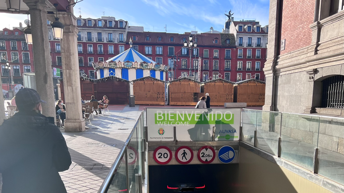 Acceso al aparcamiento de Plaza Mayor, desde ahora gestionado por Auvasa.- E. M.